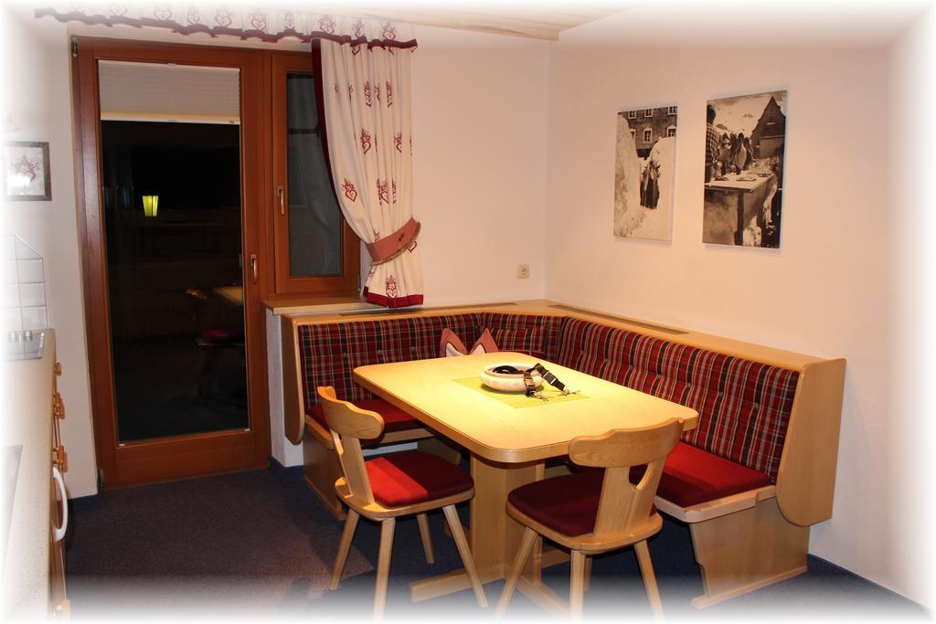 Haus Saumspitz Apartment Sankt Anton am Arlberg Ruang foto